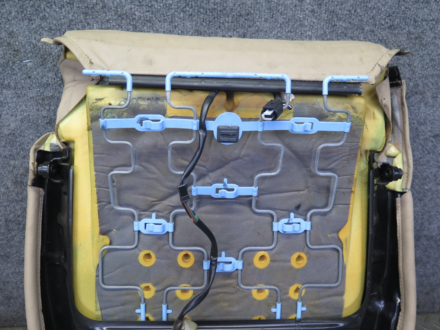 01-06 BMW E46 Convertible Front Right Seat Lower Cushion Leather Beige 77K OEM