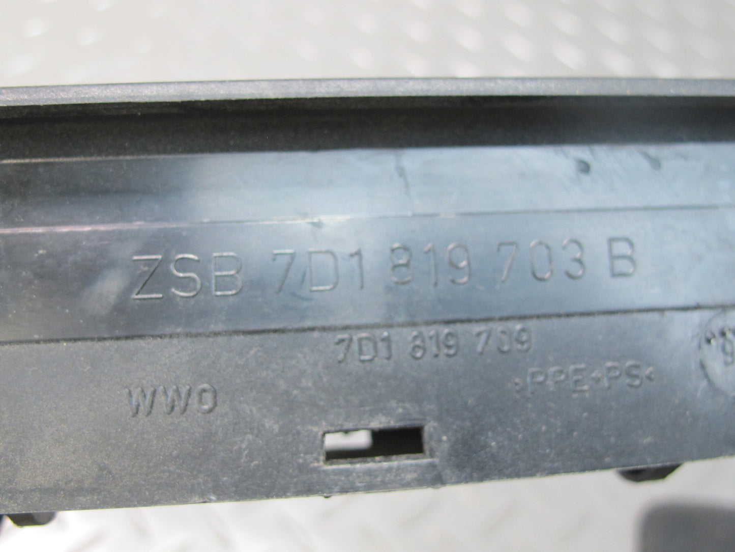 99-03 VW Eurovan T4 Set of 3 Dash Front Left Center Right Air Vent Grille OEM