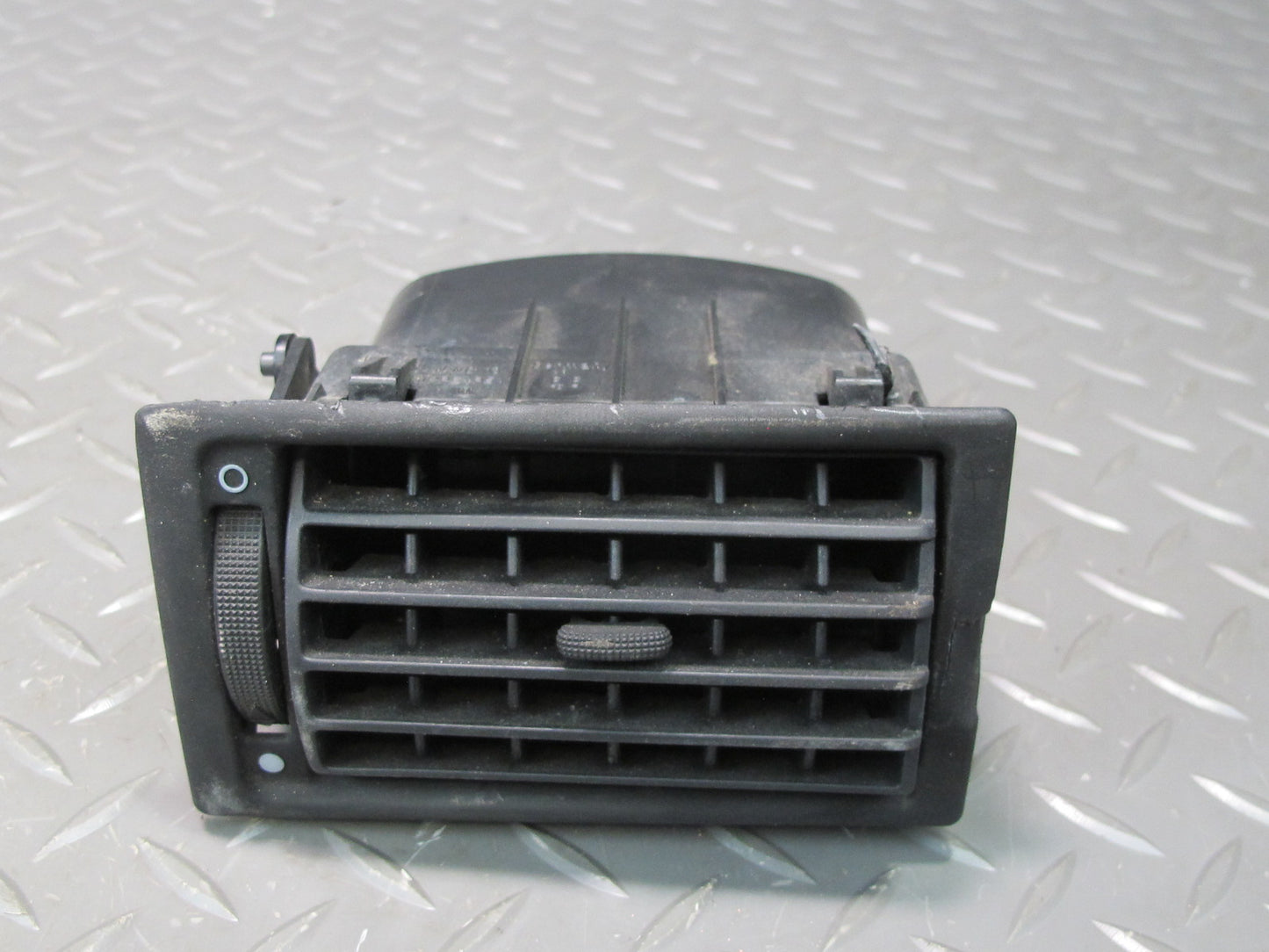 99-03 VW Eurovan T4 Set of 3 Dash Front Left Center Right Air Vent Grille OEM