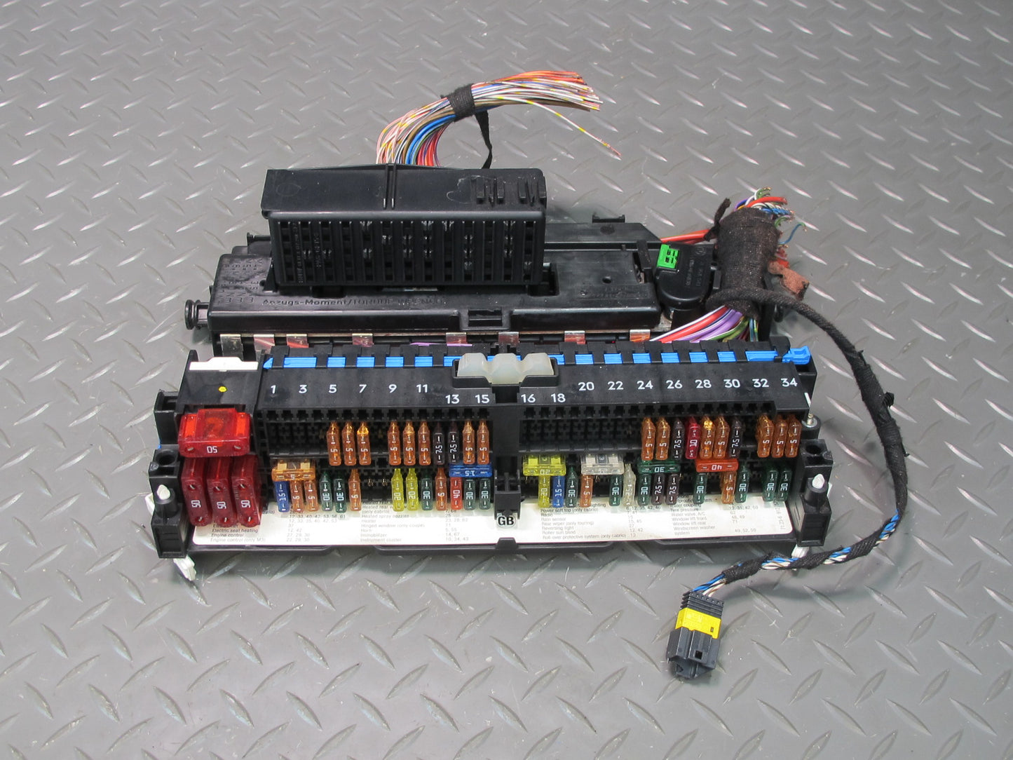 01-06 BMW E46 330ci Power Distribution Fuse Relay Box Module 8364541 OEM