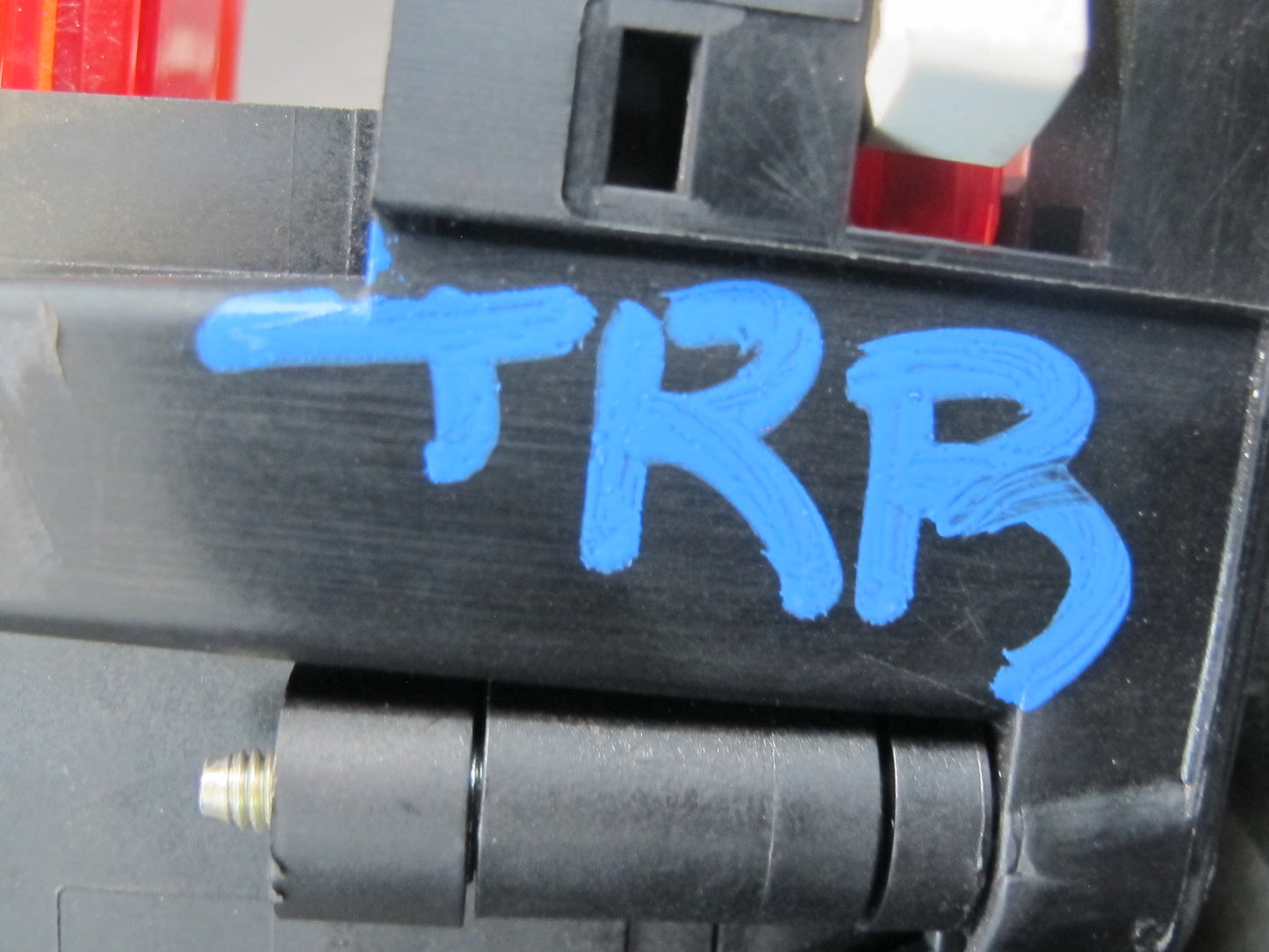 01-06 BMW E46 330ci Power Distribution Fuse Relay Box Module 8364541 OEM