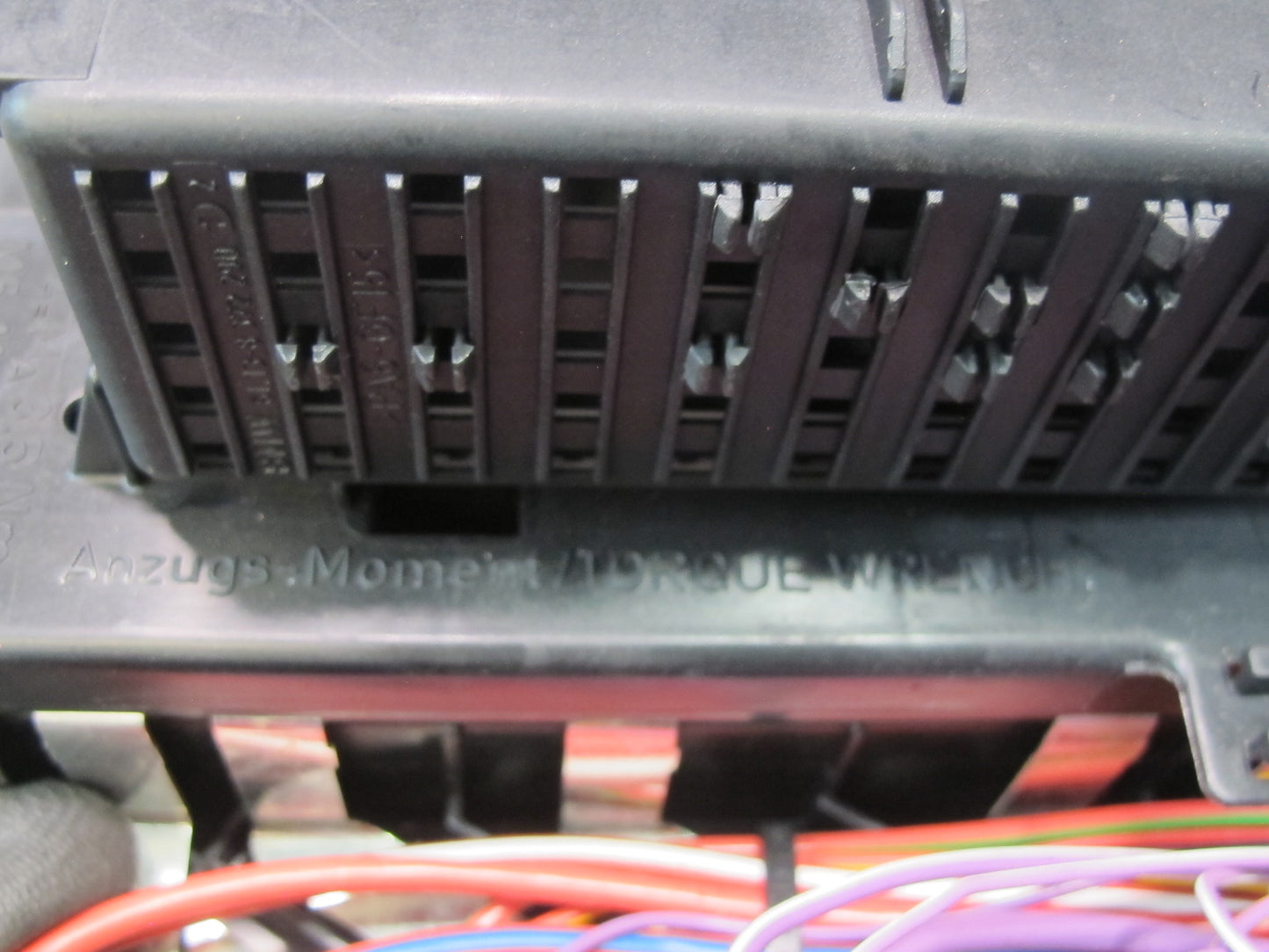 01-06 BMW E46 330ci Power Distribution Fuse Relay Box Module 8364541 OEM