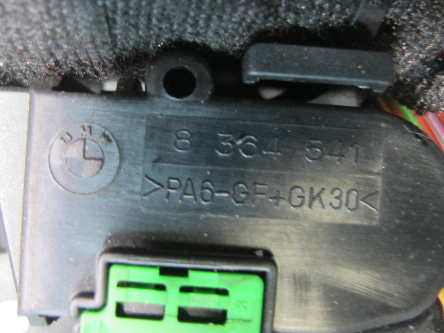 01-06 BMW E46 330ci Power Distribution Fuse Relay Box Module 8364541 OEM