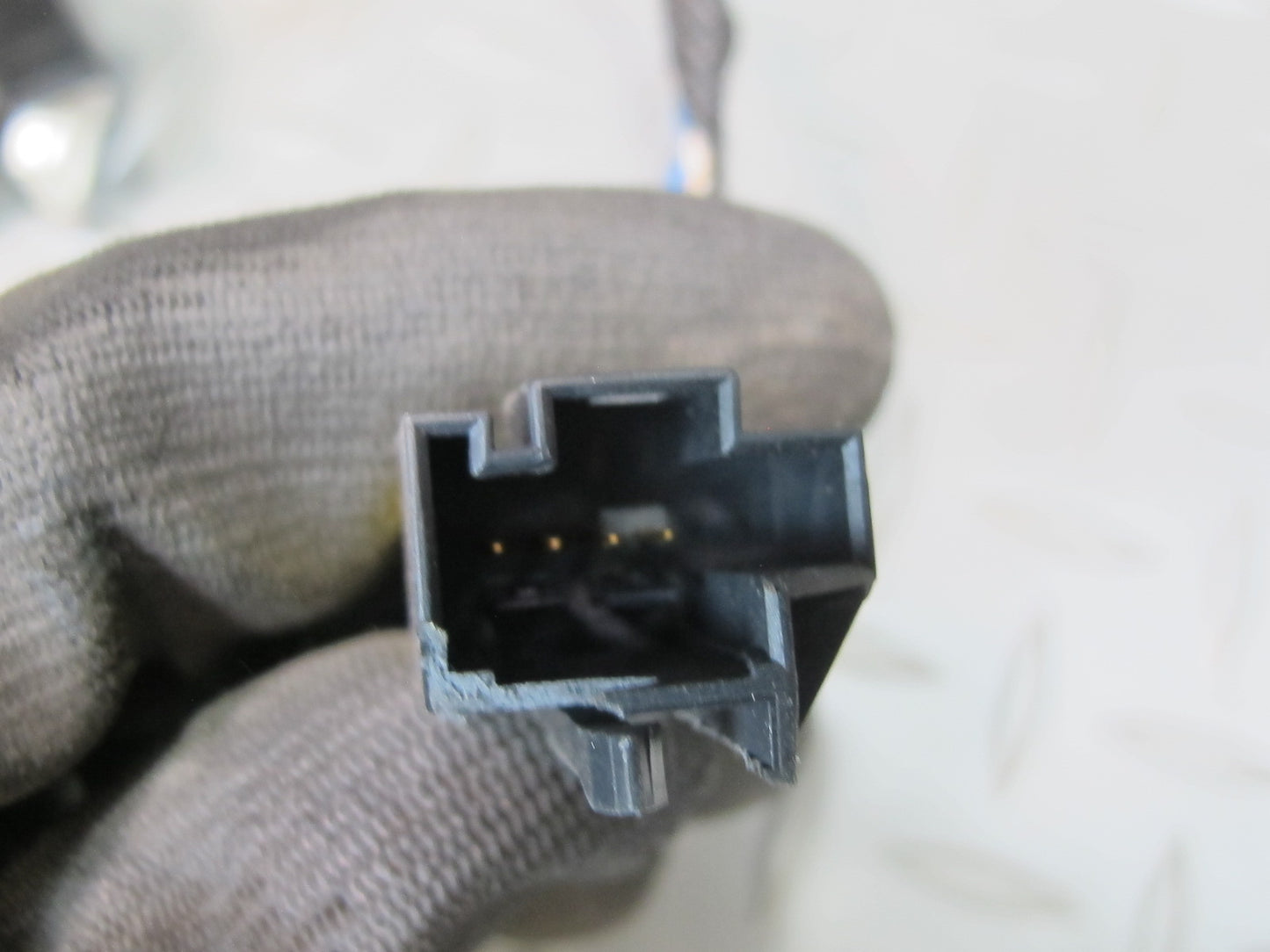 01-06 BMW E46 330ci Power Distribution Fuse Relay Box Module 8364541 OEM