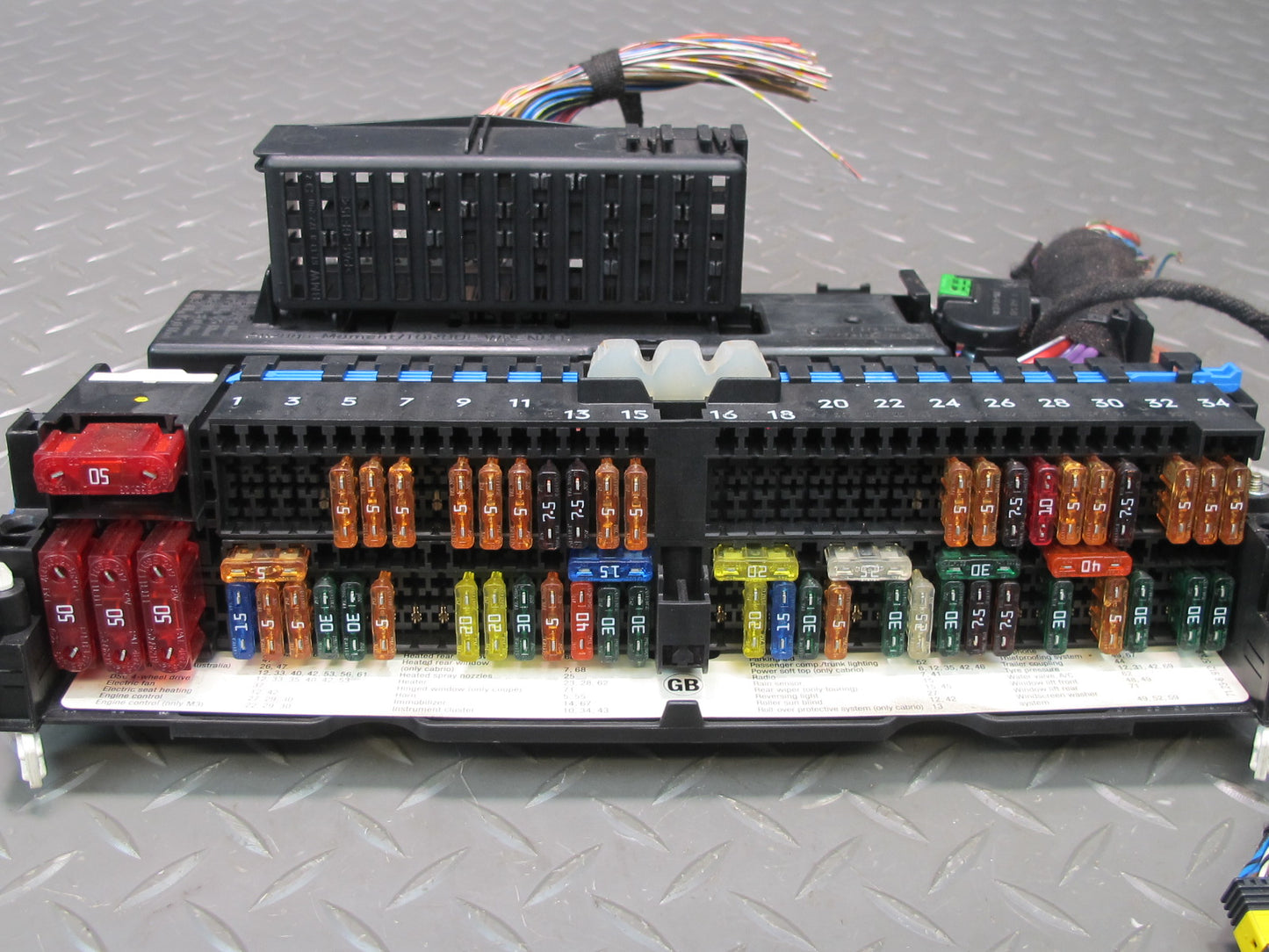 01-06 BMW E46 330ci Power Distribution Fuse Relay Box Module 8364541 OEM