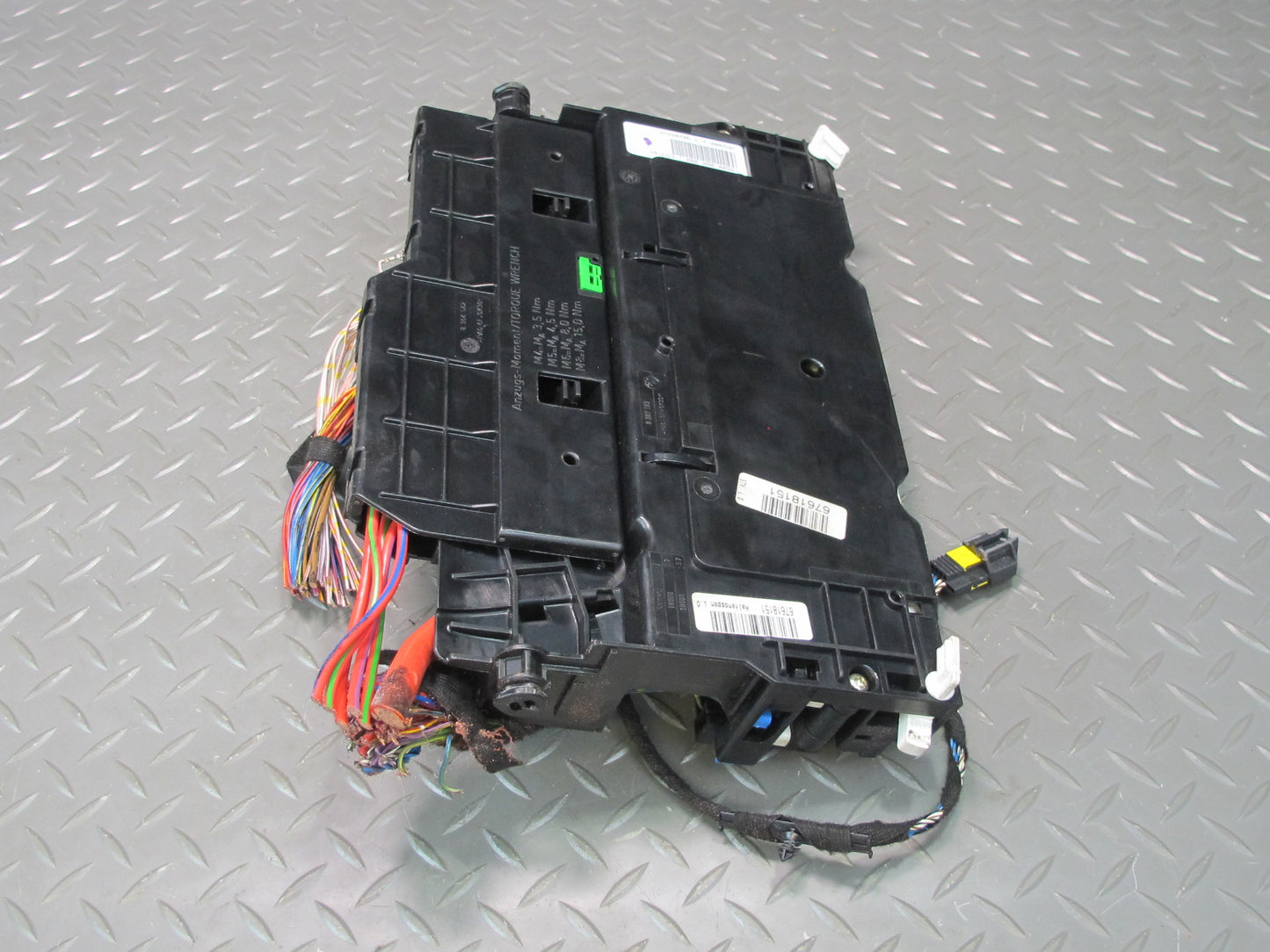 01-06 BMW E46 330ci Power Distribution Fuse Relay Box Module 8364541 OEM