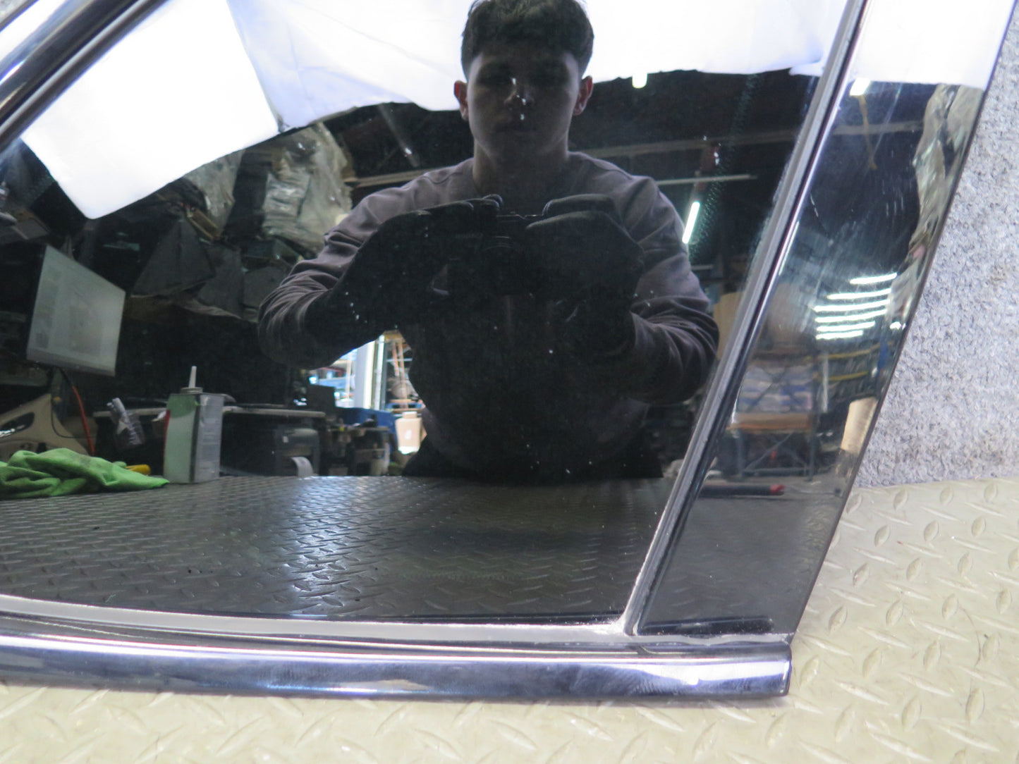 2011-2018 Porsche Cayenne 958 Rear Right Passenger Side Quarter Window Glass