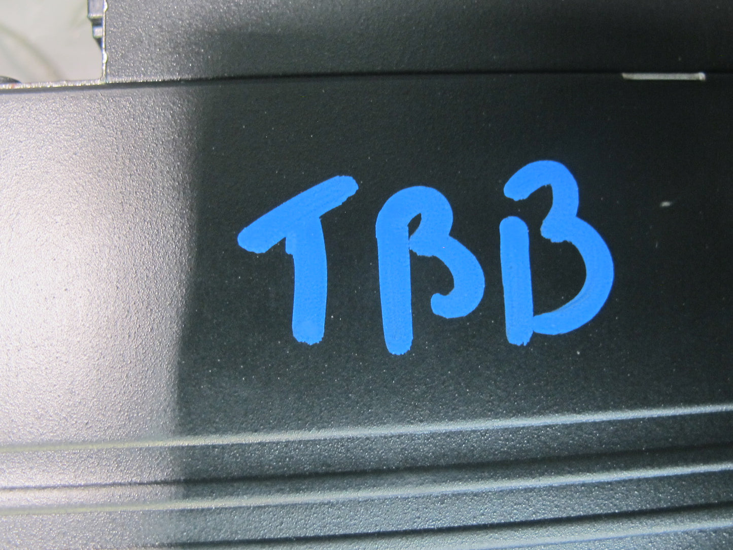 01-02 BMW E46 330ci 6 Disc CD Changer Unit w Magazine 6983336 OEM