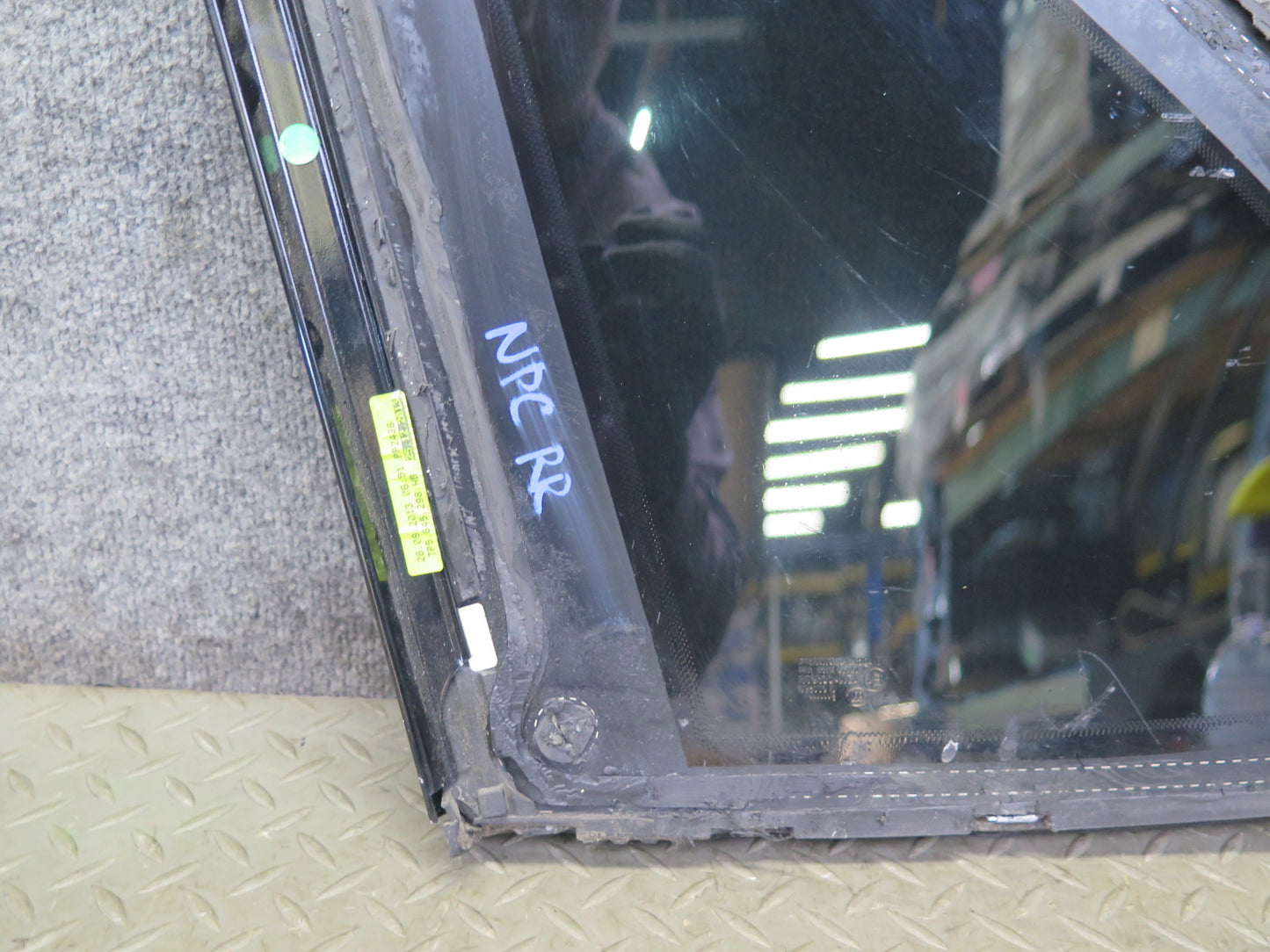 2011-2018 Porsche Cayenne 958 Rear Right Passenger Side Quarter Window Glass