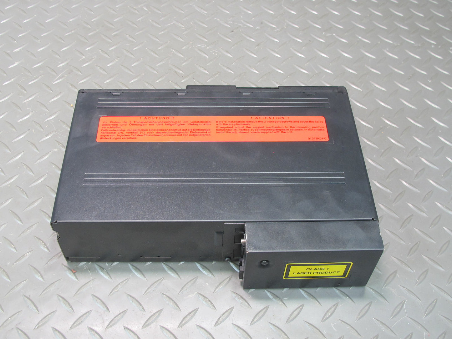 01-02 BMW E46 330ci 6 Disc CD Changer Unit w Magazine 6983336 OEM