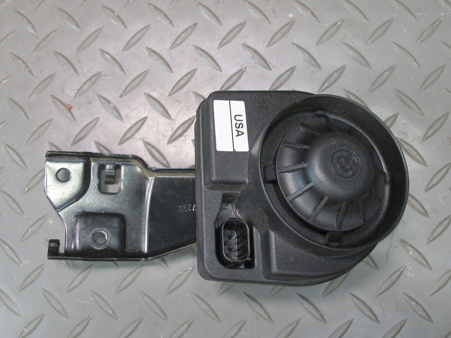 01-06 BMW E46 330ci Anti Theft Alarm Horn Siren w Bracket Mount 8383153 OEM