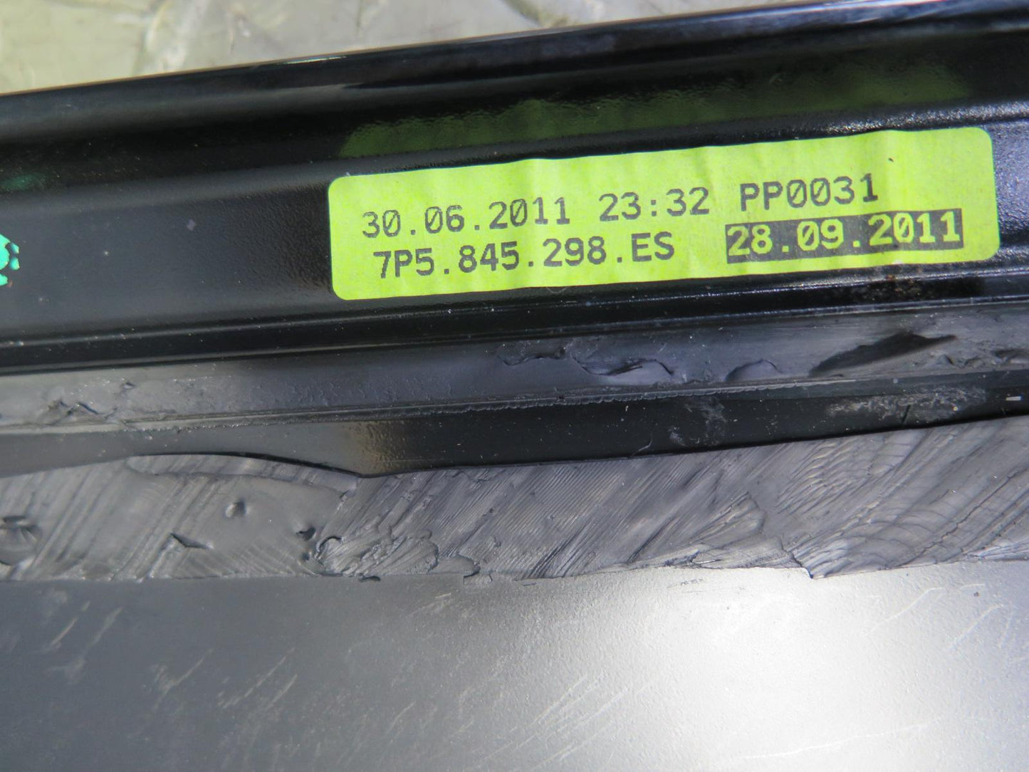 2011-2018 Porsche Cayenne 958 Rear Right Passenger Side Quarter Window Glass