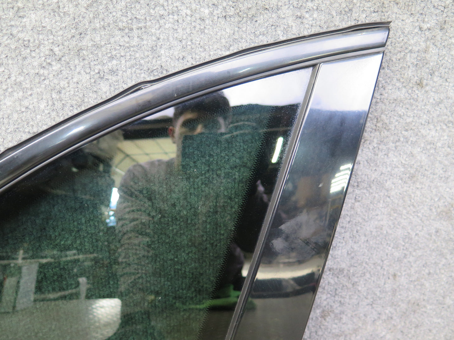 2011-2018 Porsche Cayenne 958 Rear Right Passenger Side Quarter Window Glass