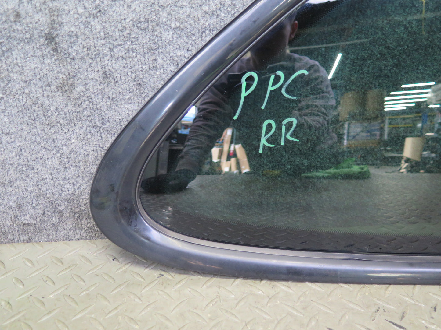 2011-2018 Porsche Cayenne 958 Rear Right Passenger Side Quarter Window Glass