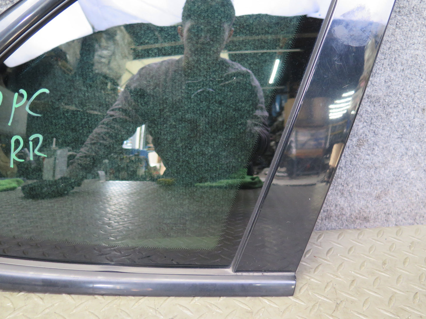 2011-2018 Porsche Cayenne 958 Rear Right Passenger Side Quarter Window Glass