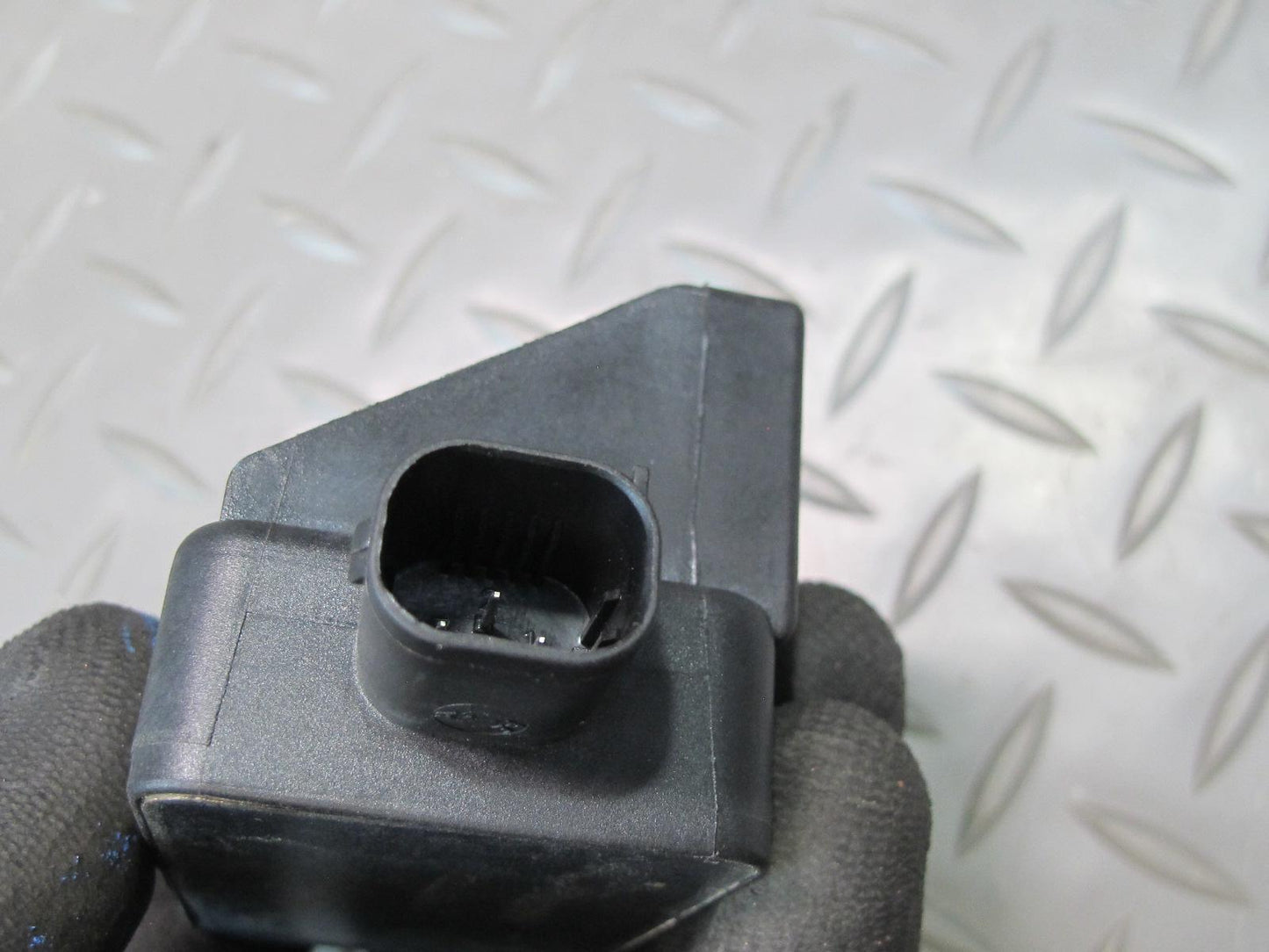 01-02 BMW E46 330ci YAW Turn Rate Acceleration Speed Sensor 6754289 OEM