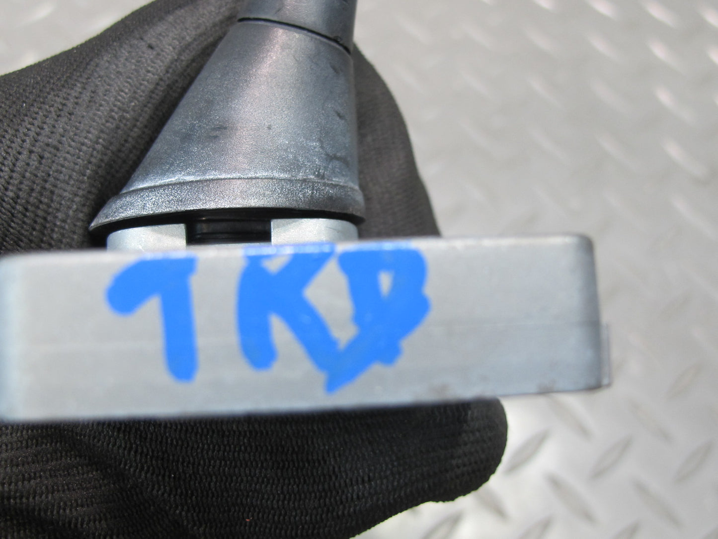 01-06 BMW E46 330ci Convertible Rear Exterior Radio Antenna w AMP Module OEM