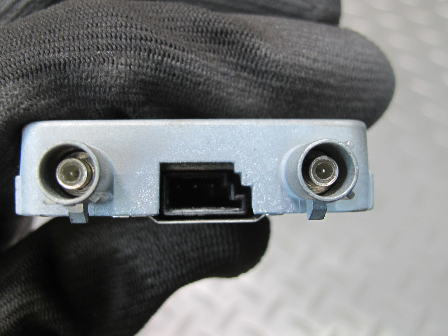 01-06 BMW E46 330ci Convertible Rear Exterior Radio Antenna w AMP Module OEM