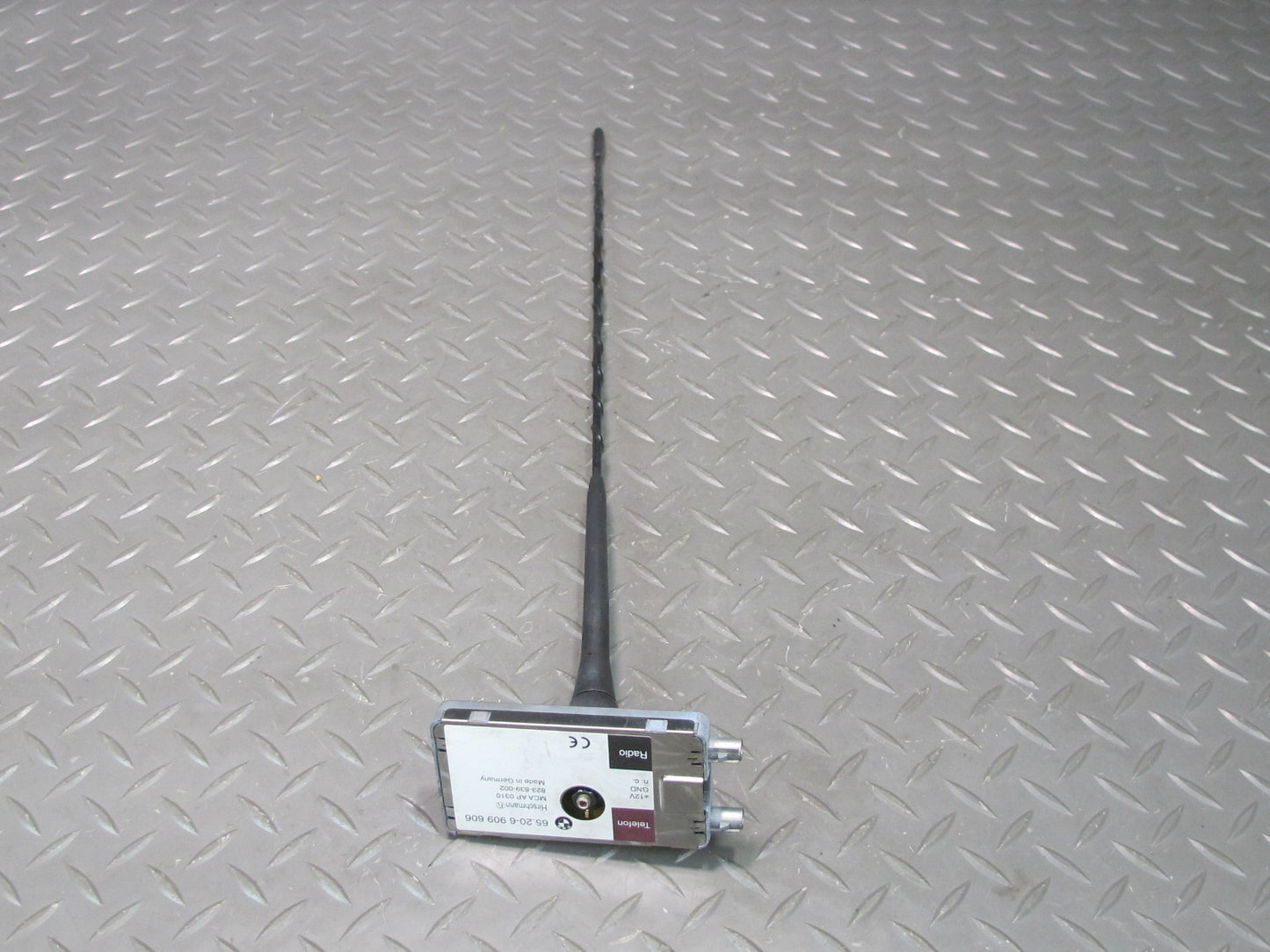 01-06 BMW E46 330ci Convertible Rear Exterior Radio Antenna w AMP Module OEM