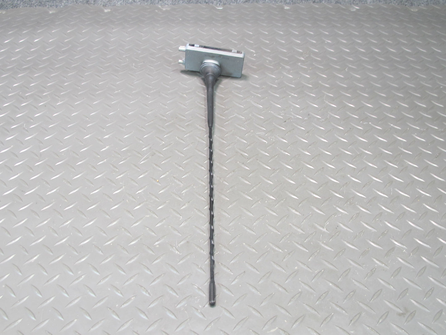 01-06 BMW E46 330ci Convertible Rear Exterior Radio Antenna w AMP Module OEM