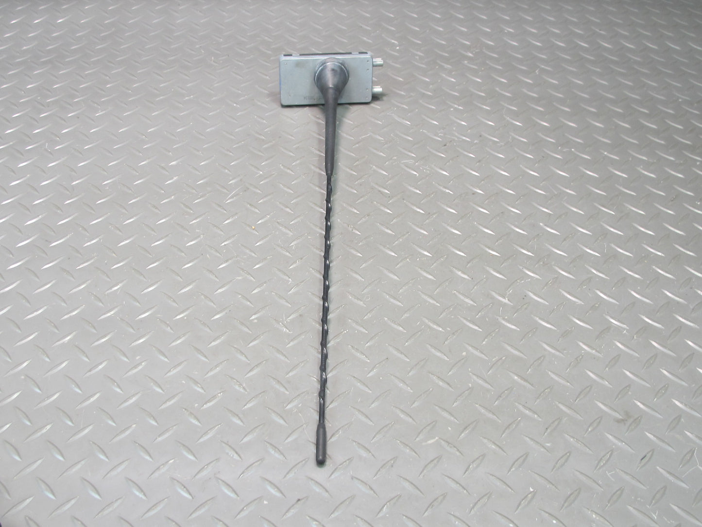 01-06 BMW E46 330ci Convertible Rear Exterior Radio Antenna w AMP Module OEM