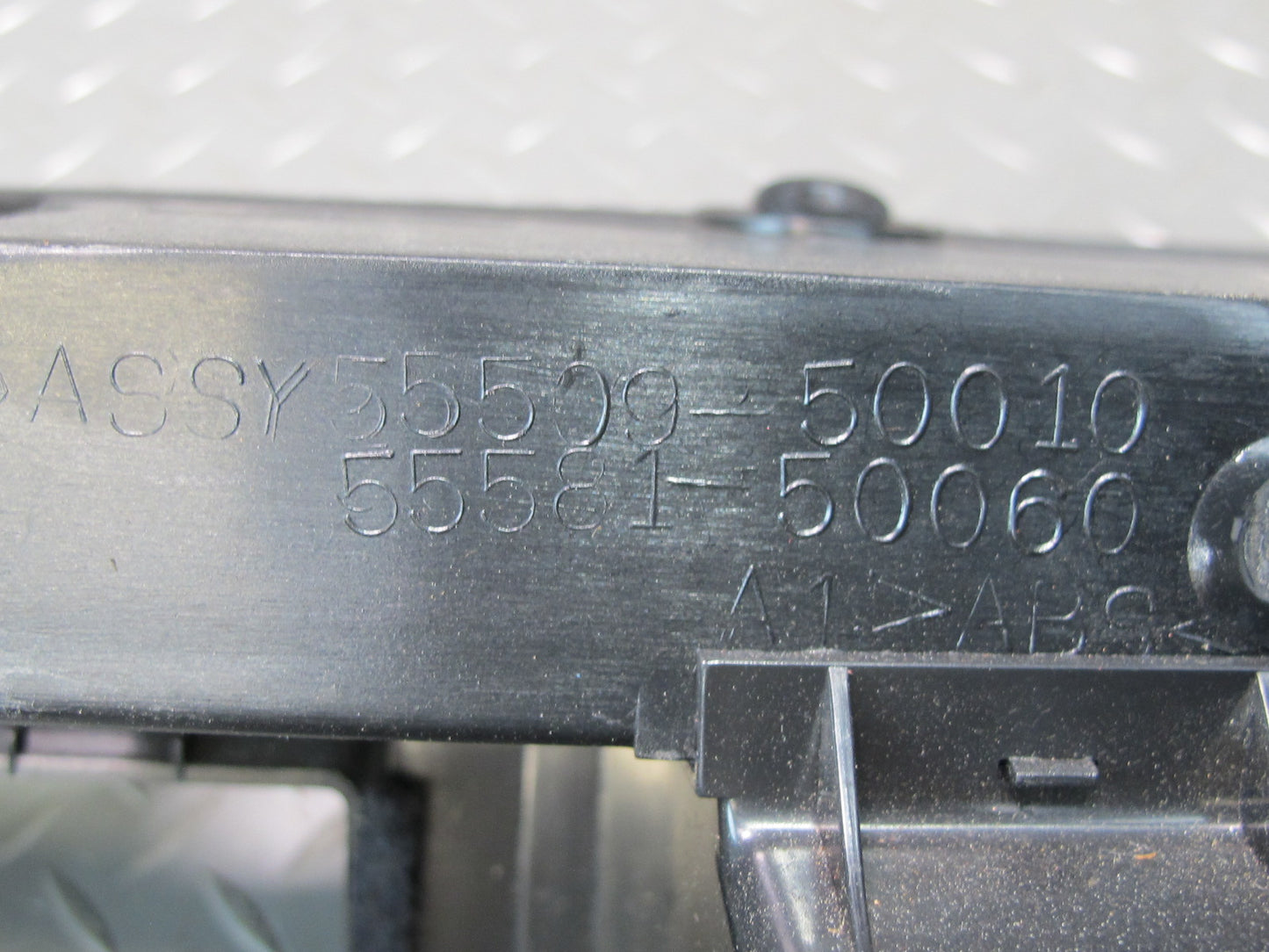 95-00 Lexus UCF20L LS400 Dash Right Upper Glove Box Storage Compartment OEM