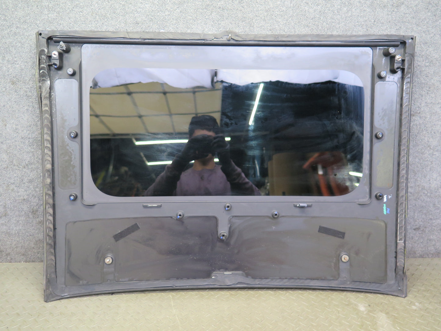 17-23 Porsche Panamera 971 SWB Rear Sunroof Glass Window 10028623
