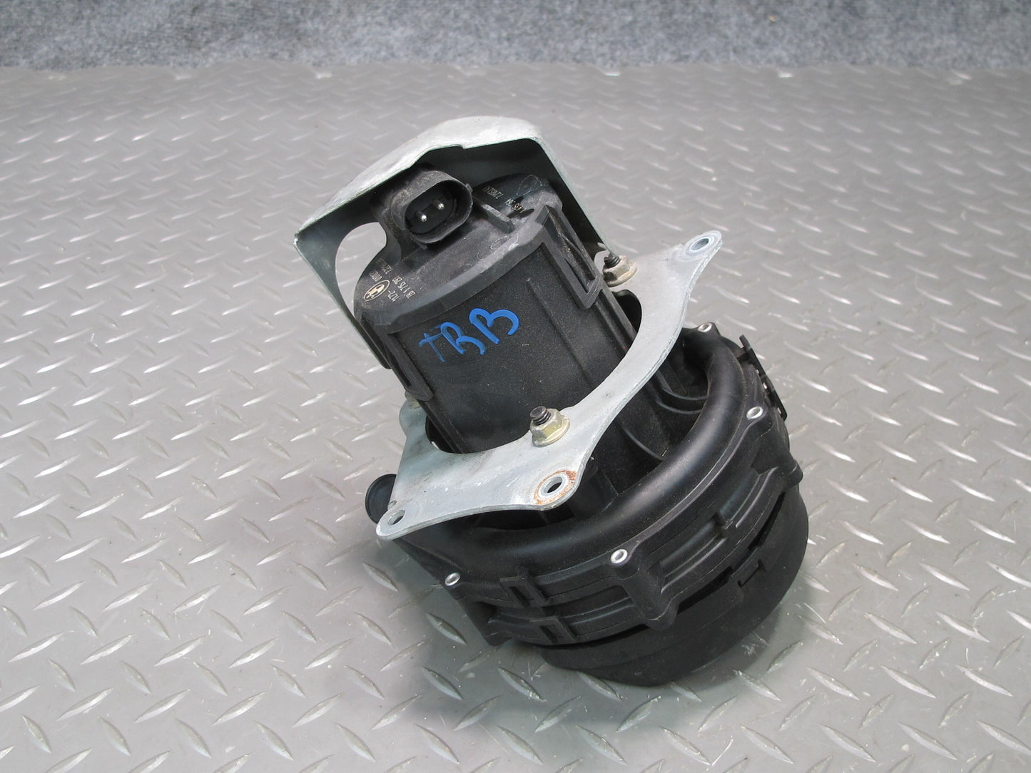 01-06 BMW E46 330ci Secondary Air Injection Smog Pump 1715293 OEM