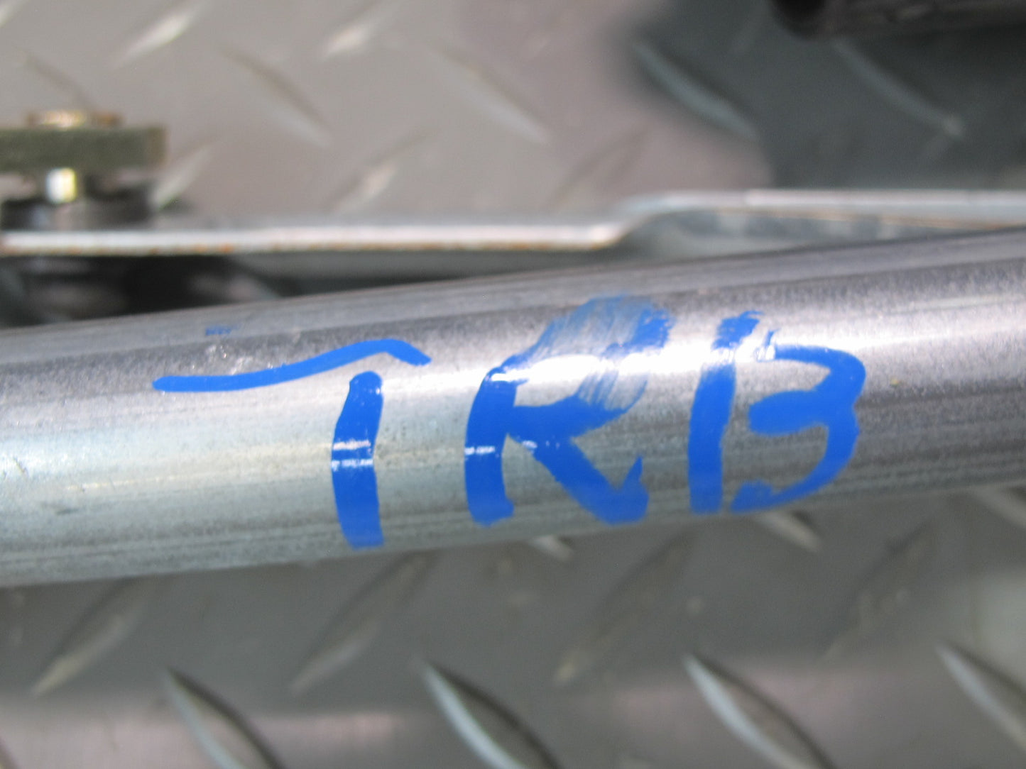 01-06 BMW E46 330ci Windshield Wiper Transmission Linkage w Motor OEM