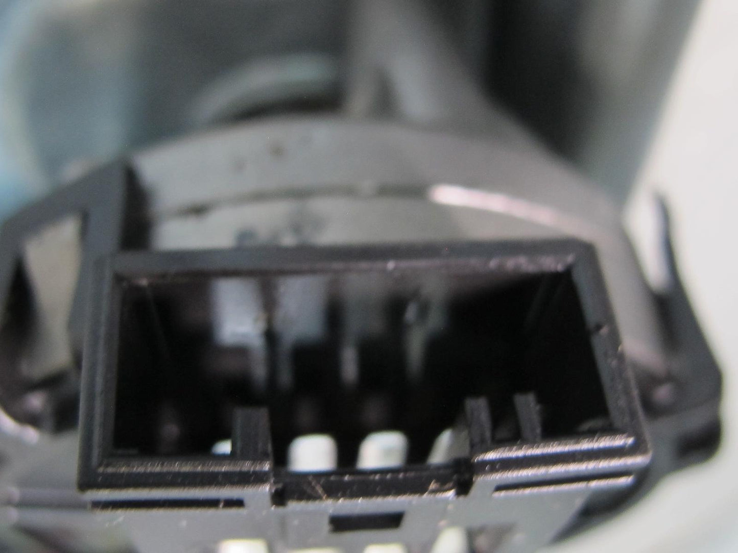 01-06 BMW E46 330ci Windshield Wiper Transmission Linkage w Motor OEM