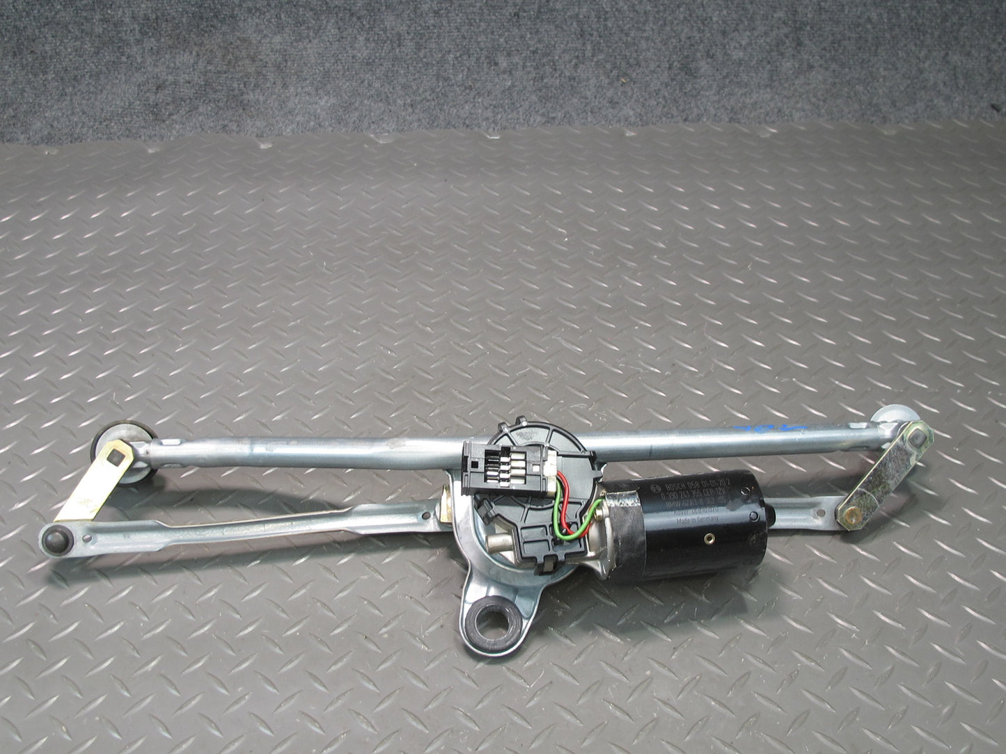 01-06 BMW E46 330ci Windshield Wiper Transmission Linkage w Motor OEM