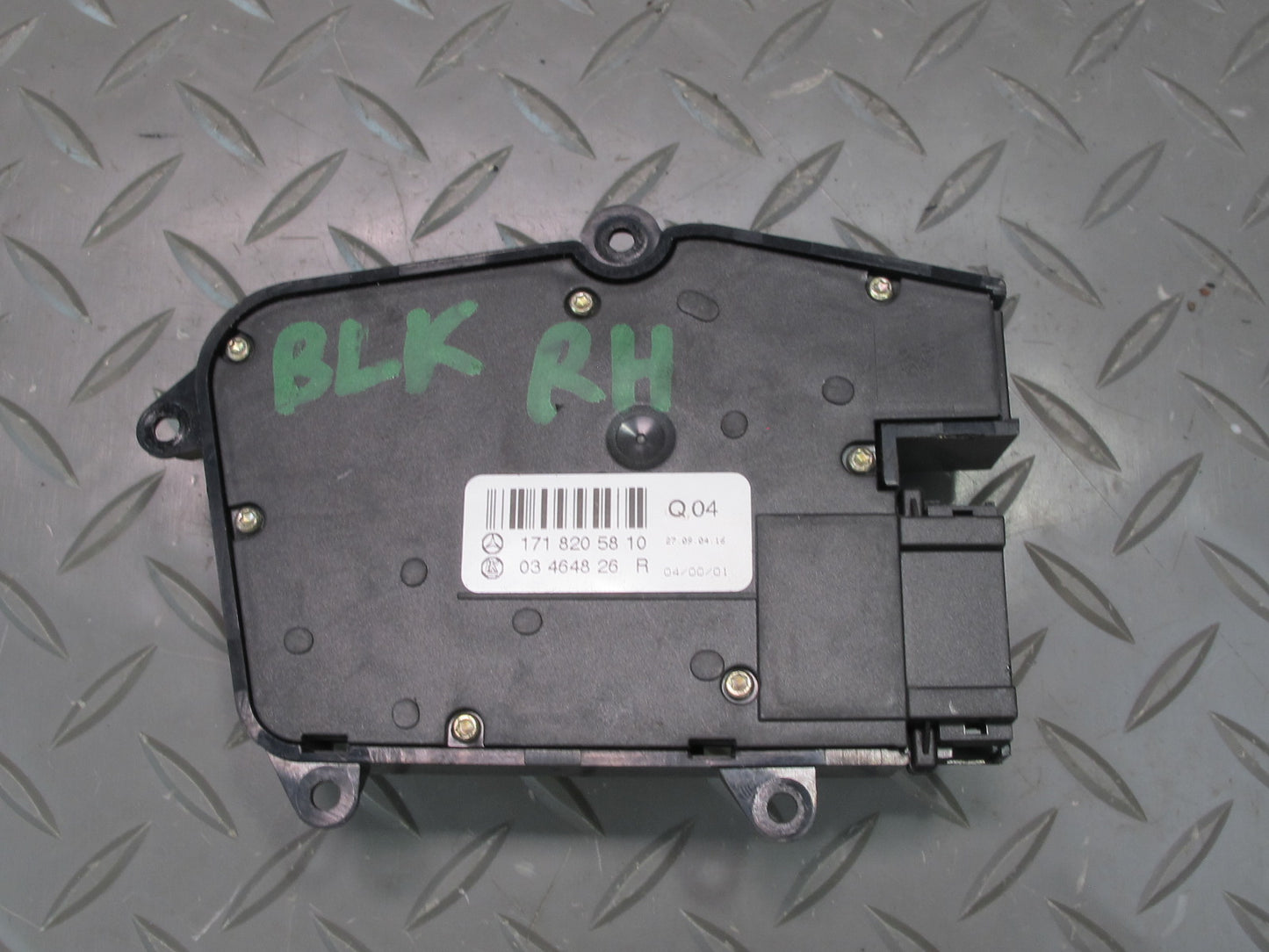 05-11 Mercedes R171 Slk-class Front Right Seat Adjustment Switch 1718205810 OEM