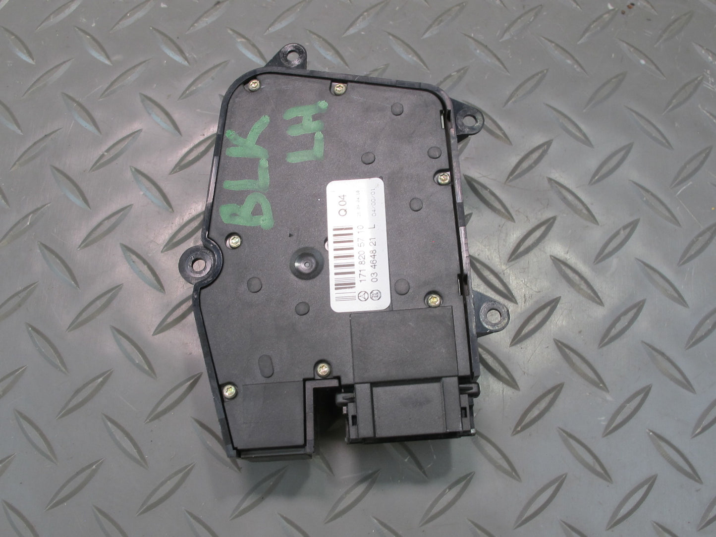 05-11 Mercedes R171 Slk-class Front Left Seat Adjustment Switch 1718205710 OEM