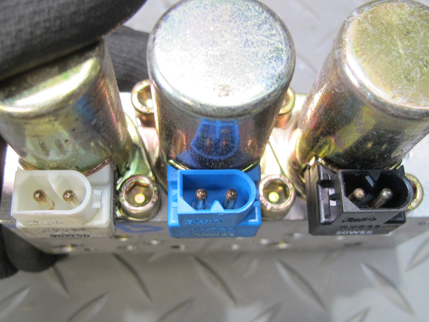 01-06 BMW E46 330CI Convertible TOP Roof Hydraulic Valve Control Block 77K OEM