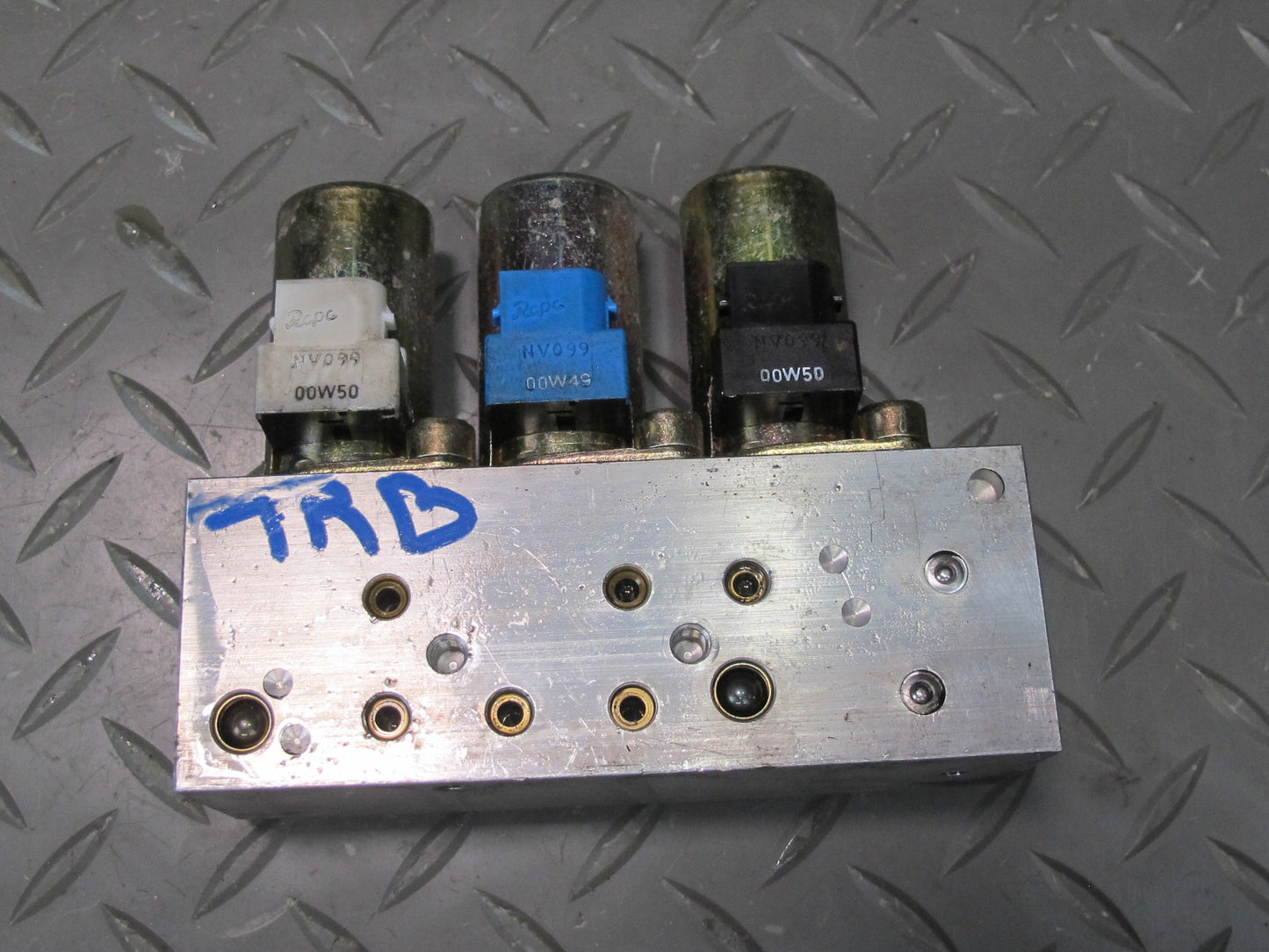 01-06 BMW E46 330CI Convertible TOP Roof Hydraulic Valve Control Block 77K OEM