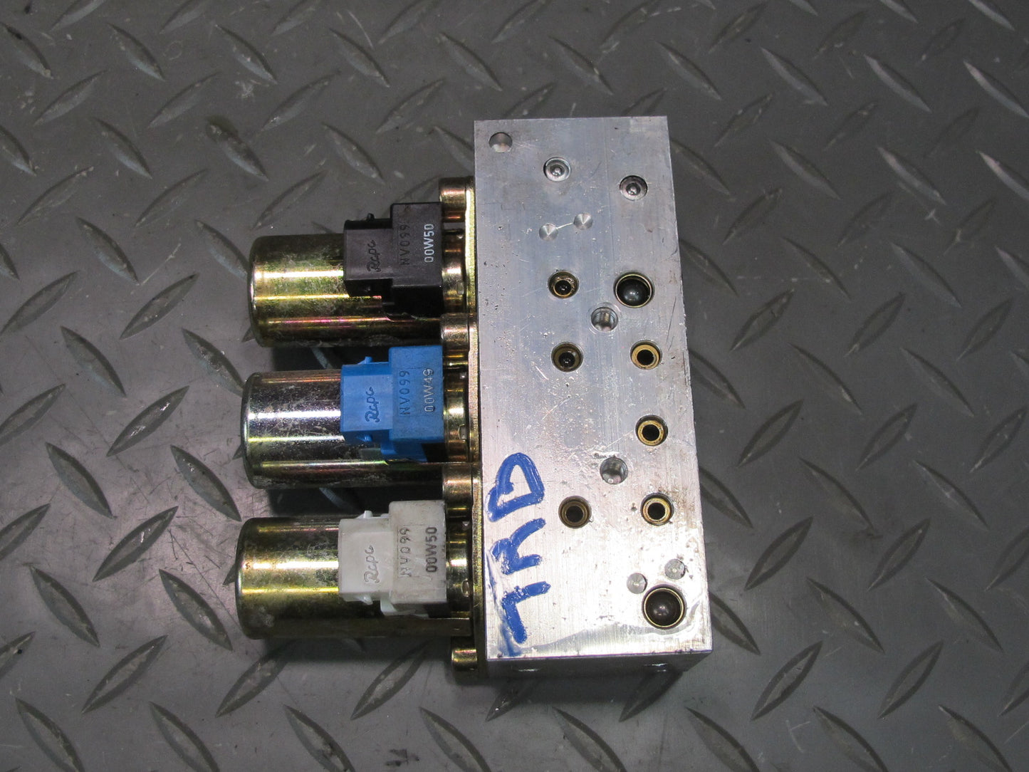 01-06 BMW E46 330CI Convertible TOP Roof Hydraulic Valve Control Block 77K OEM