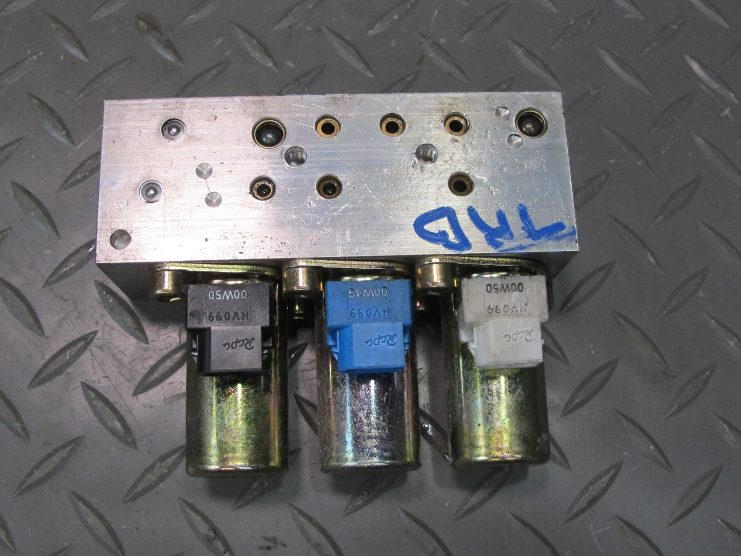 01-06 BMW E46 330CI Convertible TOP Roof Hydraulic Valve Control Block 77K OEM