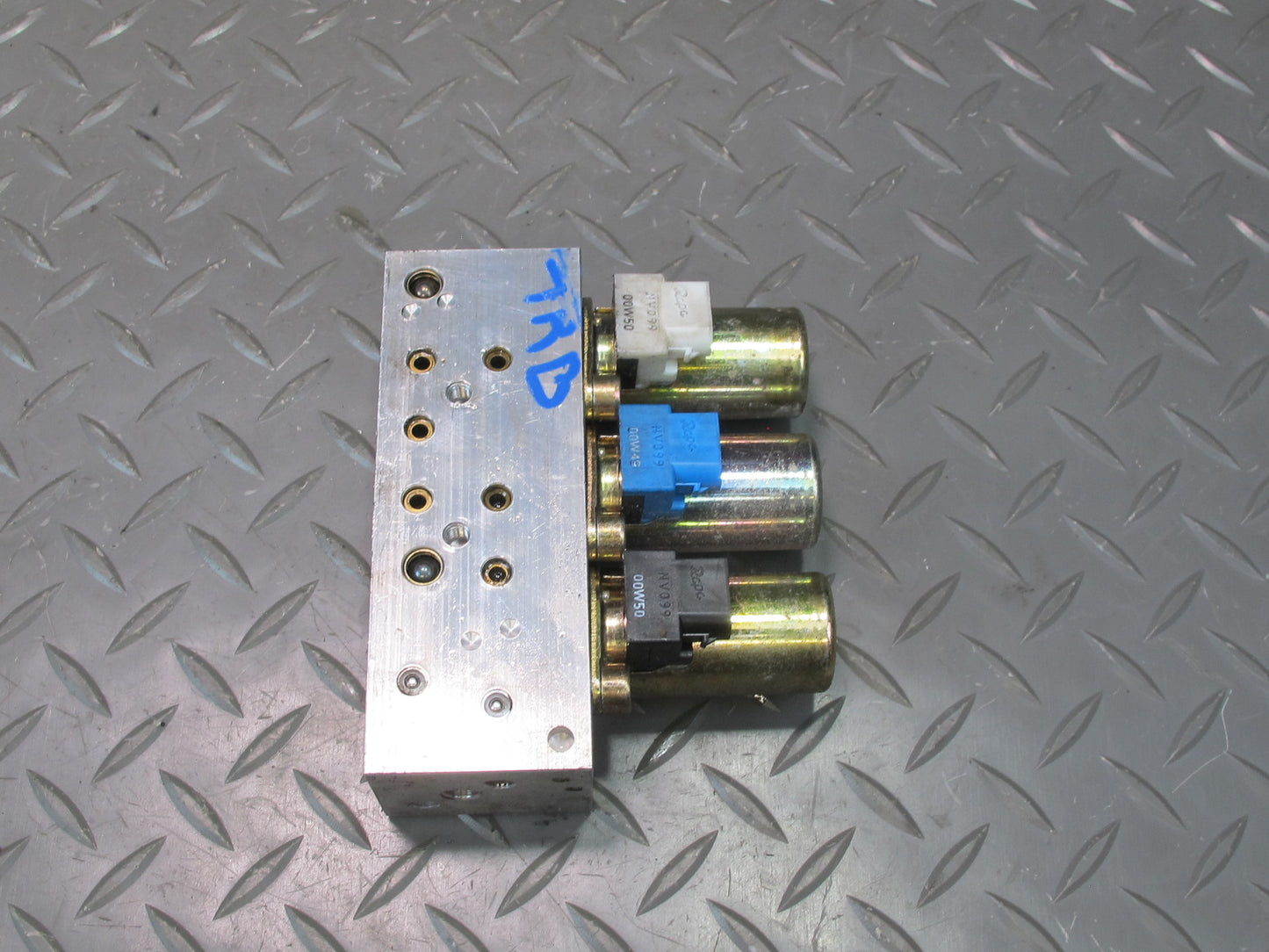 01-06 BMW E46 330CI Convertible TOP Roof Hydraulic Valve Control Block 77K OEM