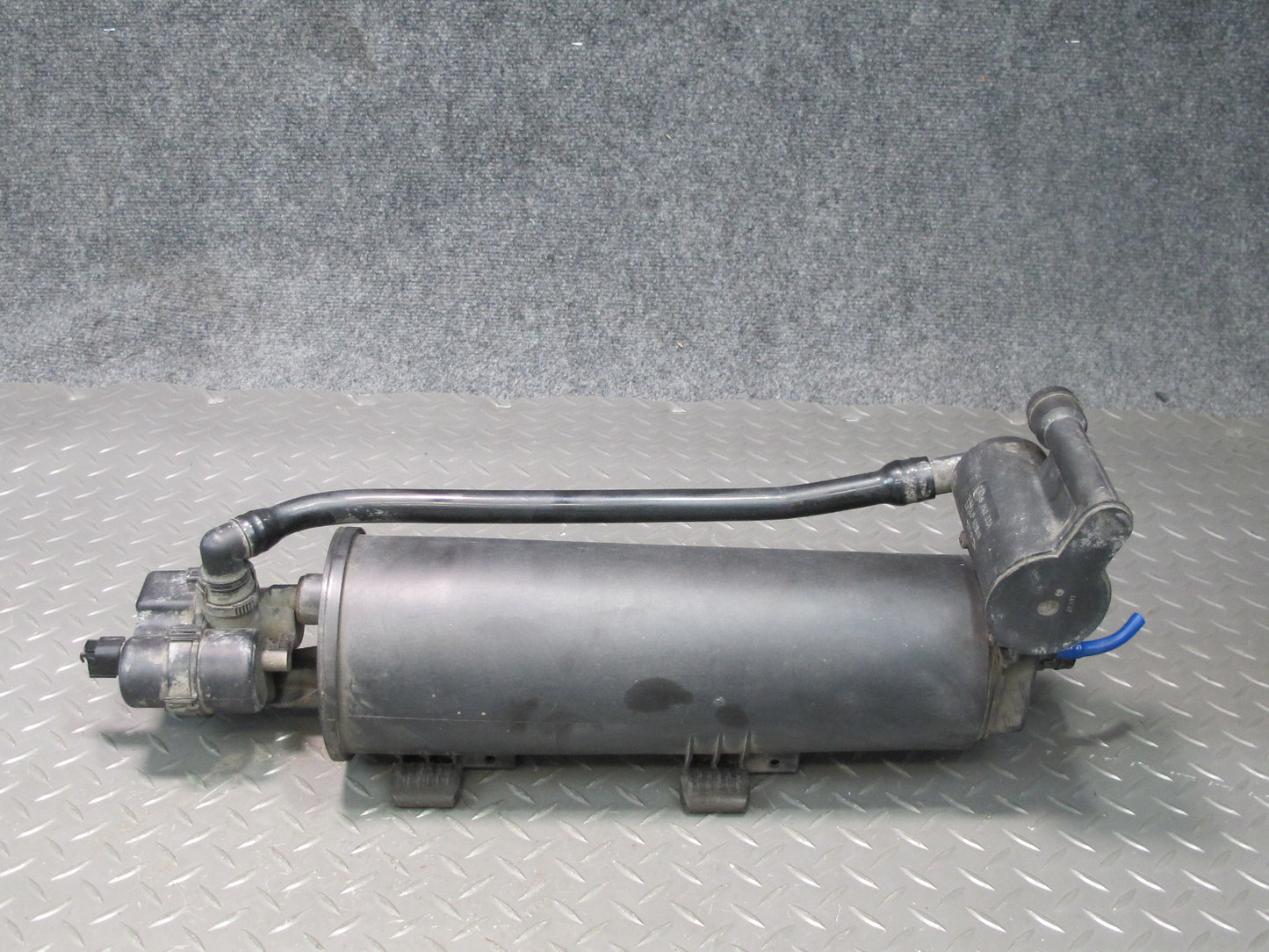 01-06 BMW E46 330CI M54 Fuel Evap Vapor Charcoal Canister w Leak Pump Assy OEM