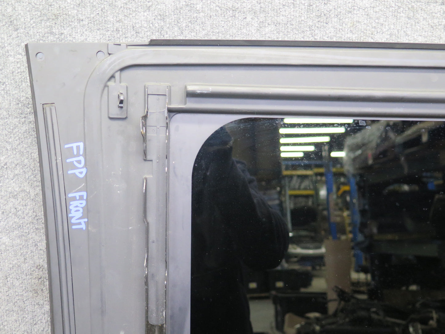 17-23 Porsche Panamera 971 Front Center Sunroof Glass Window 10028496