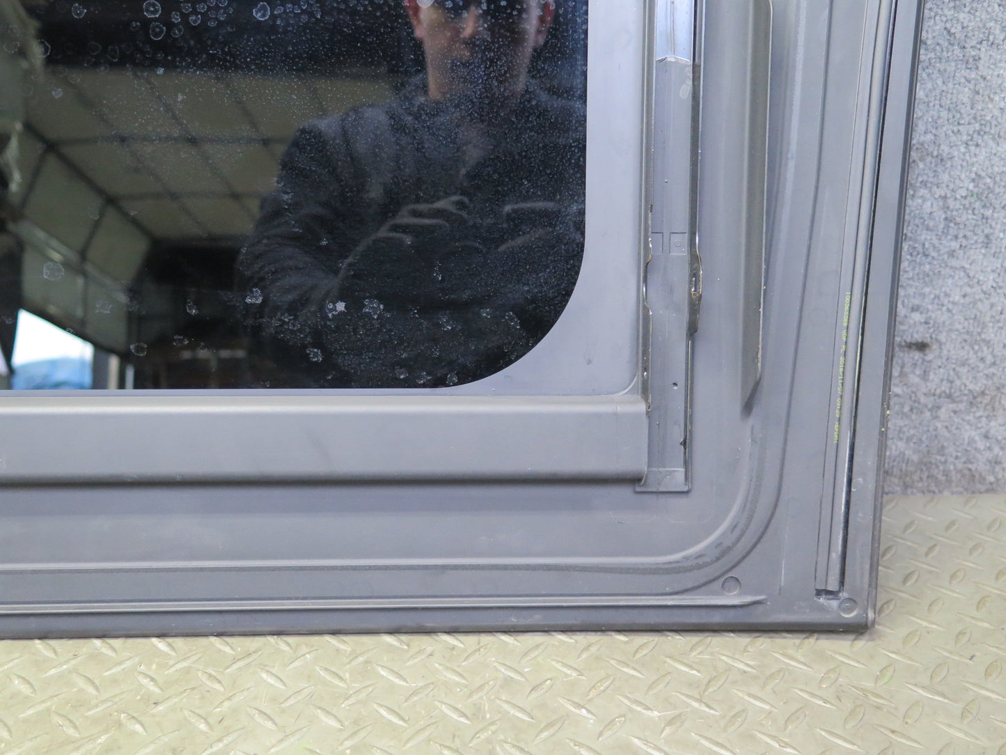 17-23 Porsche Panamera 971 Front Center Sunroof Glass Window 10028496