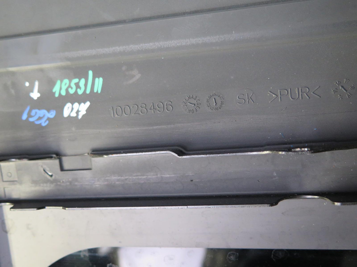 17-23 Porsche Panamera 971 Front Center Sunroof Glass Window 10028496