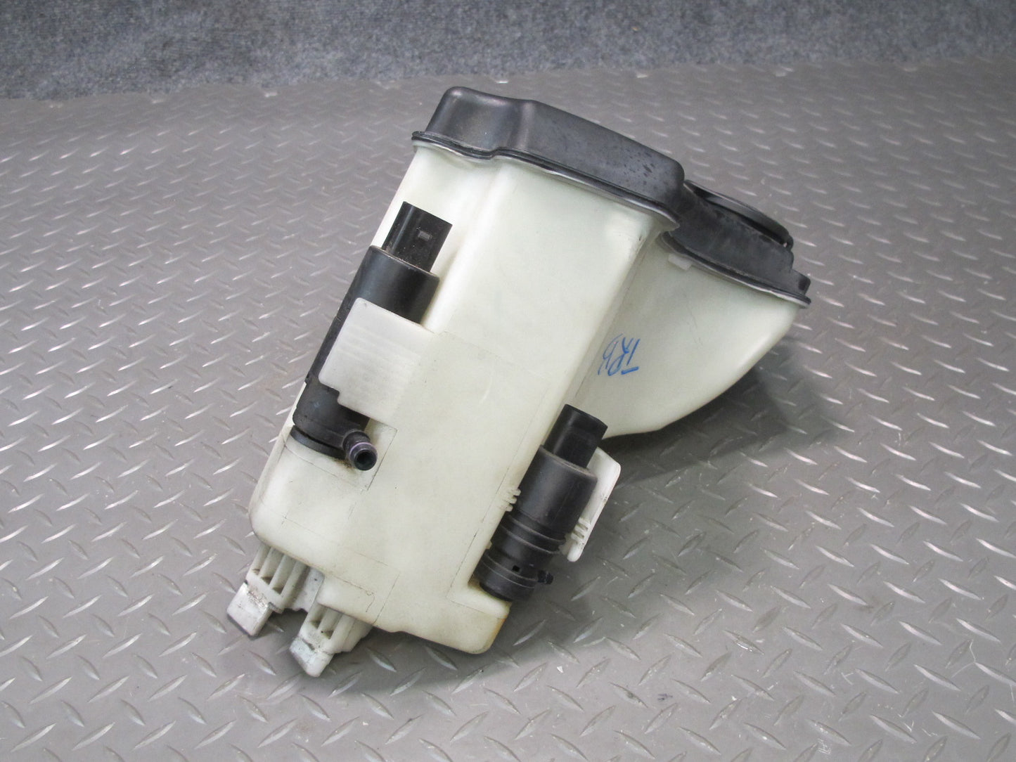 01-06 BMW E46 330CI Windshield Washer Fluid Reservoir Tank w Pump 7008057 OEM