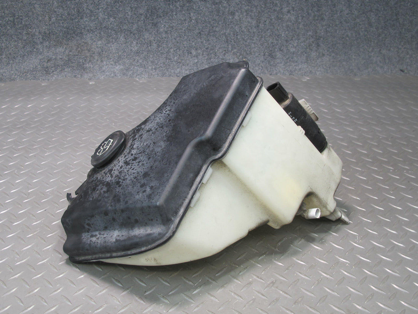 01-06 BMW E46 330CI Windshield Washer Fluid Reservoir Tank w Pump 7008057 OEM