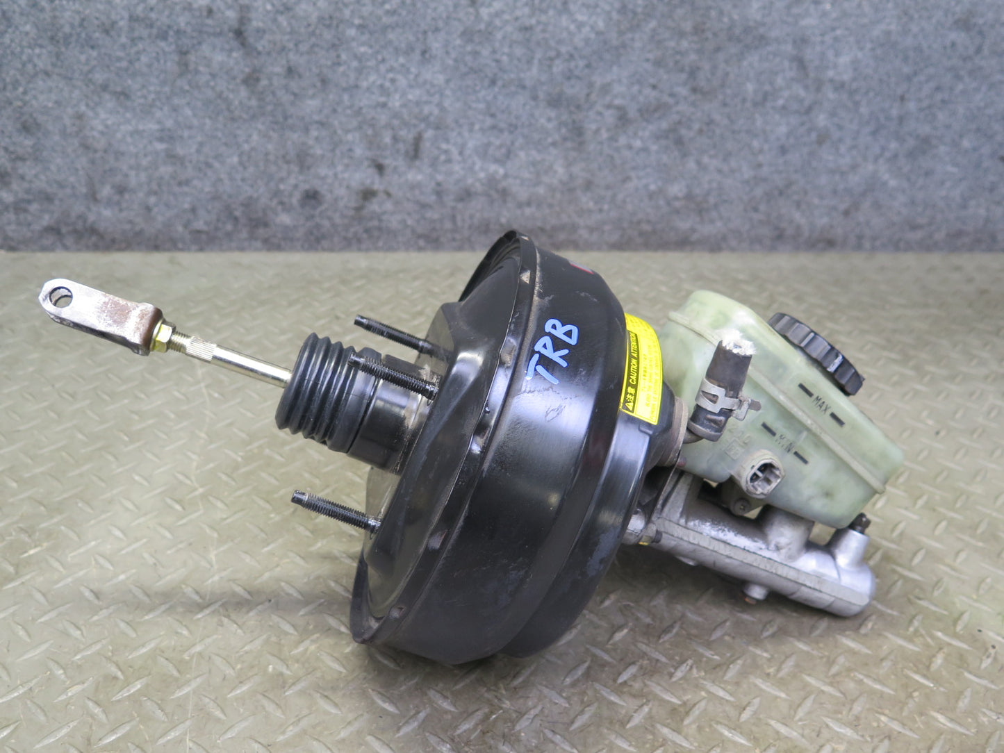 2001 Lexus JCE10L IS300 Brake Master Cylinder Booster Fluid Reservoir OEM