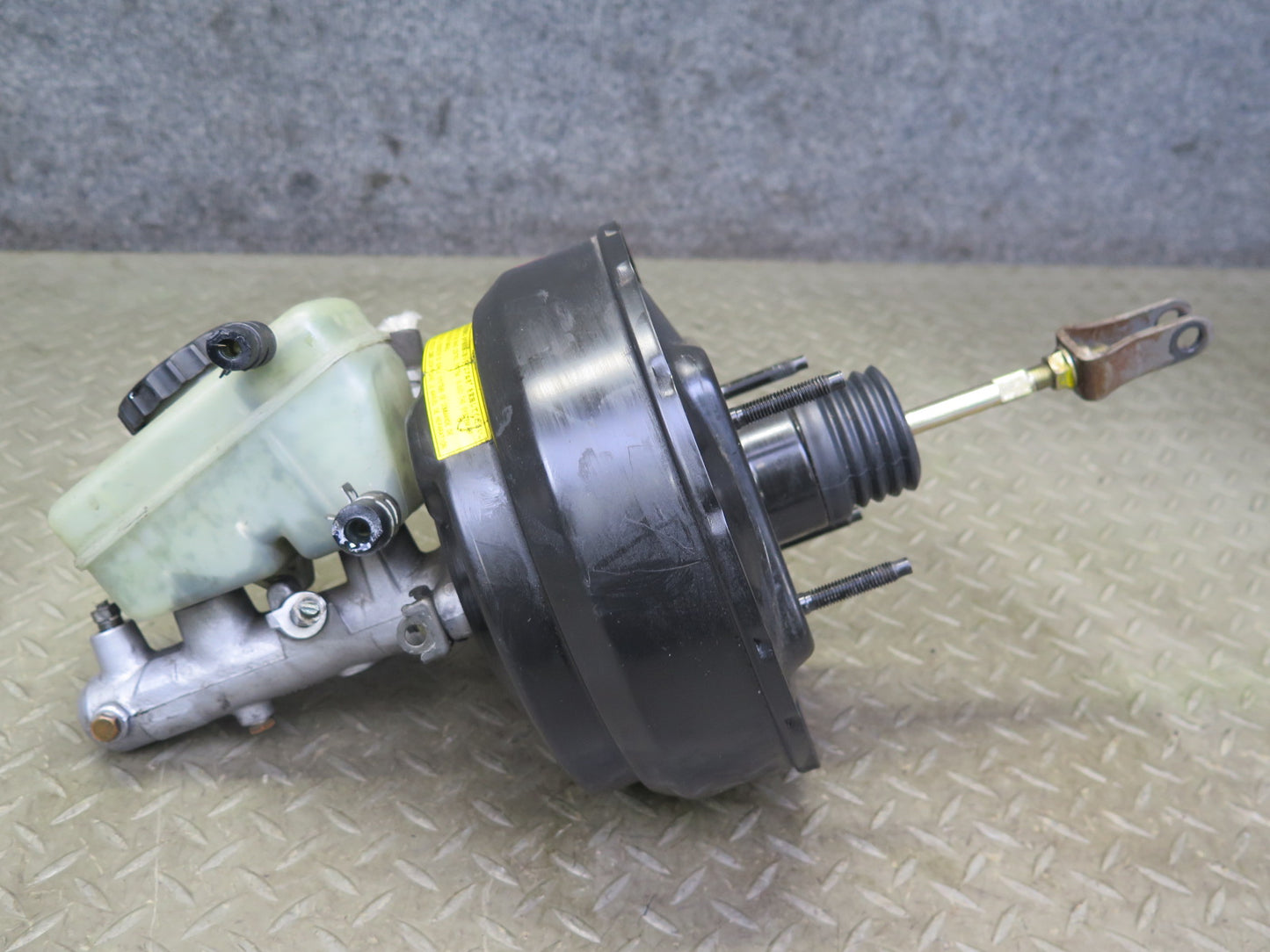 2001 Lexus JCE10L IS300 Brake Master Cylinder Booster Fluid Reservoir OEM