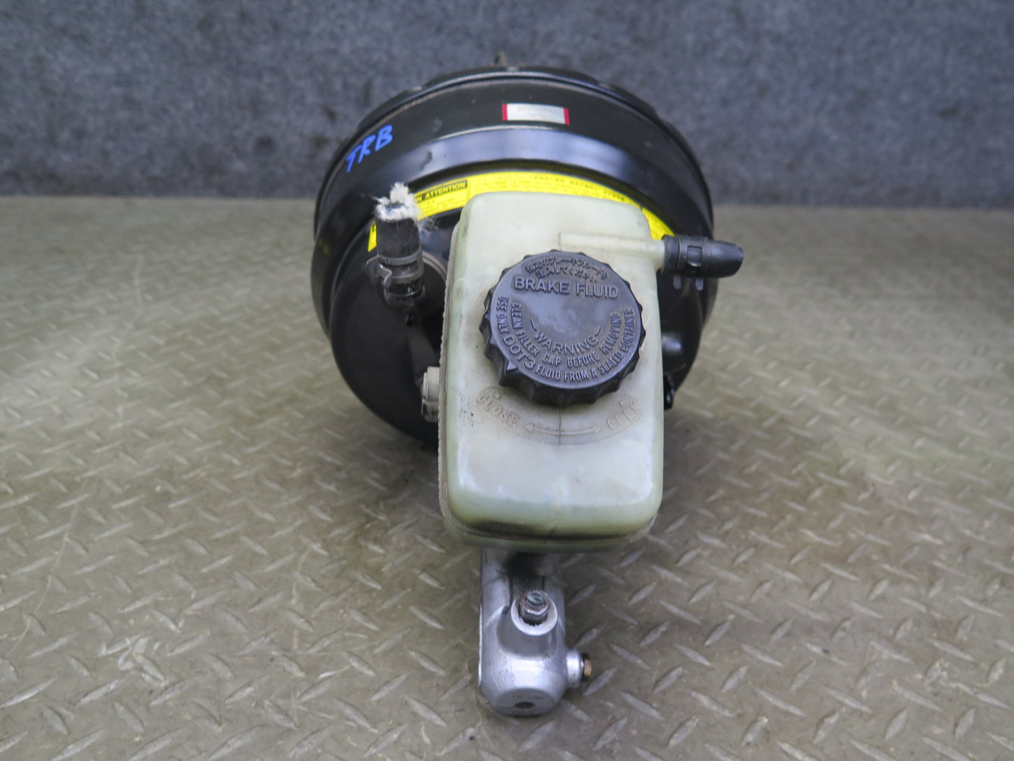 2001 Lexus JCE10L IS300 Brake Master Cylinder Booster Fluid Reservoir OEM