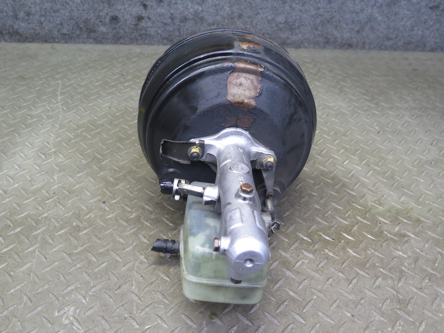 2001 Lexus JCE10L IS300 Brake Master Cylinder Booster Fluid Reservoir OEM