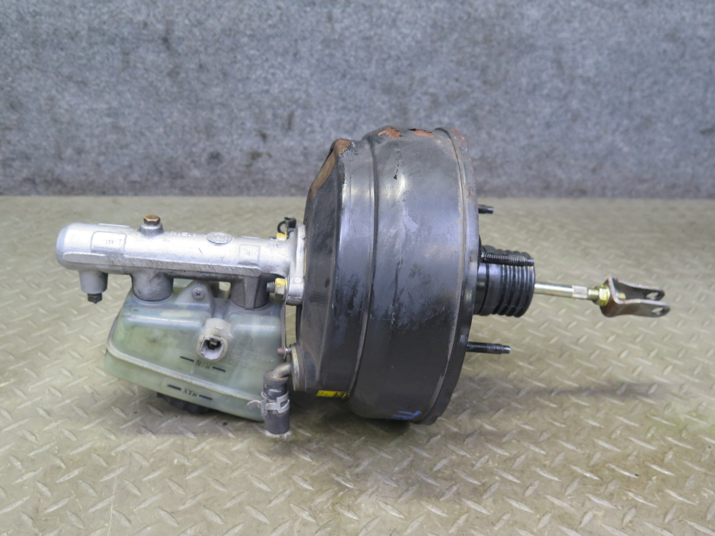 2001 Lexus JCE10L IS300 Brake Master Cylinder Booster Fluid Reservoir OEM