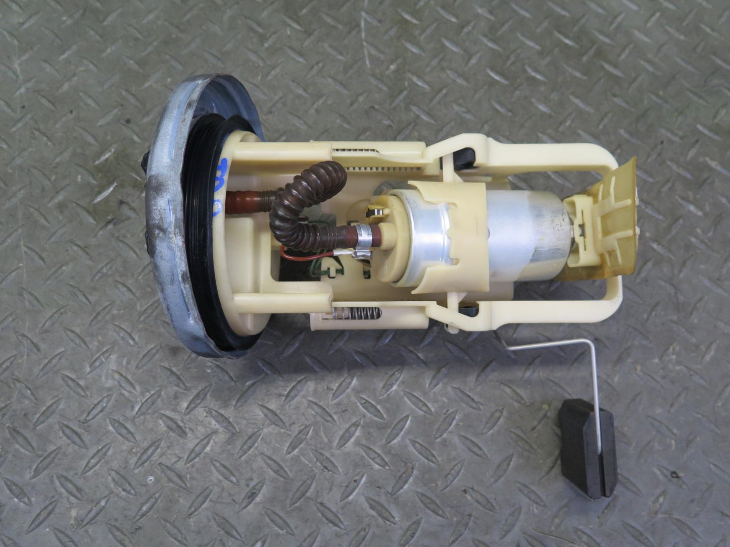 01-06 BMW E46 330ci 3.0L M54 Fuel Pump Level Sensor Sending Unit Set 77K OEM